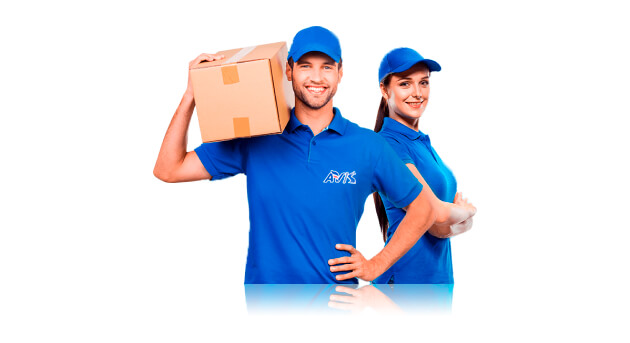 Мужчина с коробкой